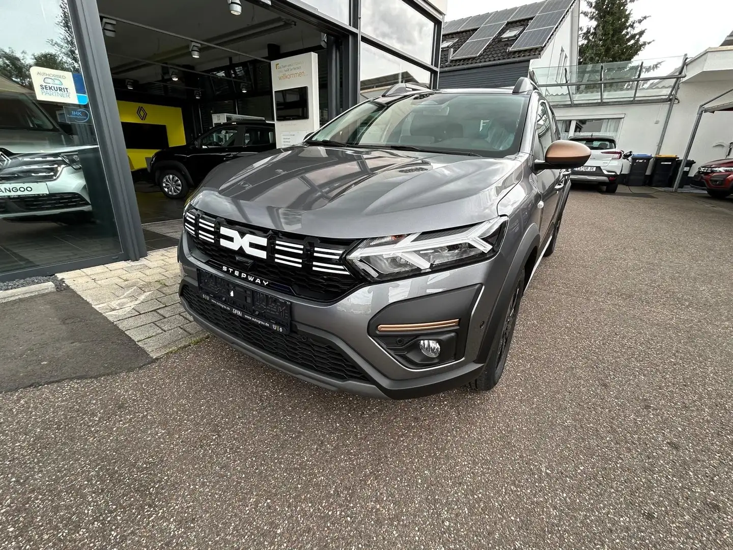 Dacia Sandero Stepway Extreme Automatik Gris - 2