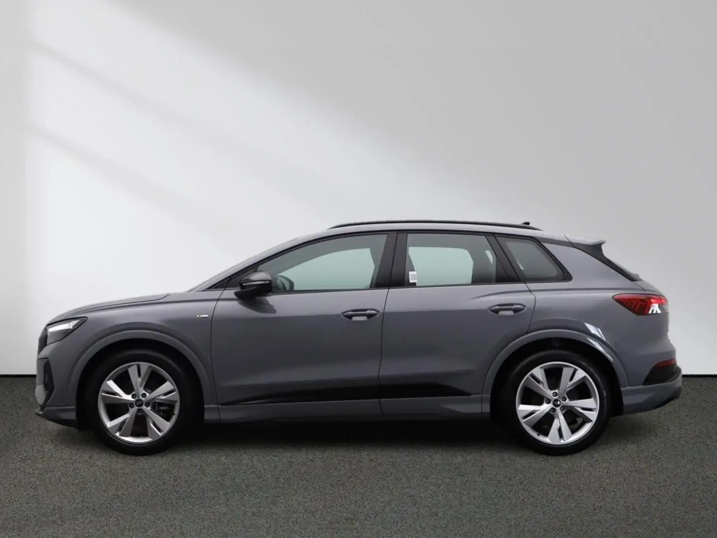 Audi Q4 e-tron 35 S-line LED Tempomat APS Plus SHZ Gri - 2