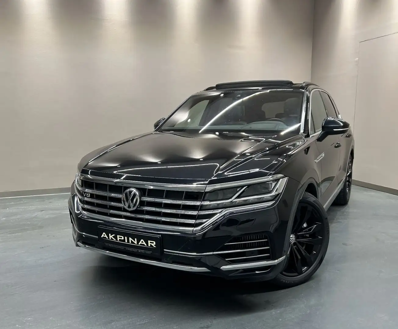 Volkswagen Touareg 4.0 V8 TDI 4M Atmosphere*PANO*MATRIX*AHK Zwart - 1