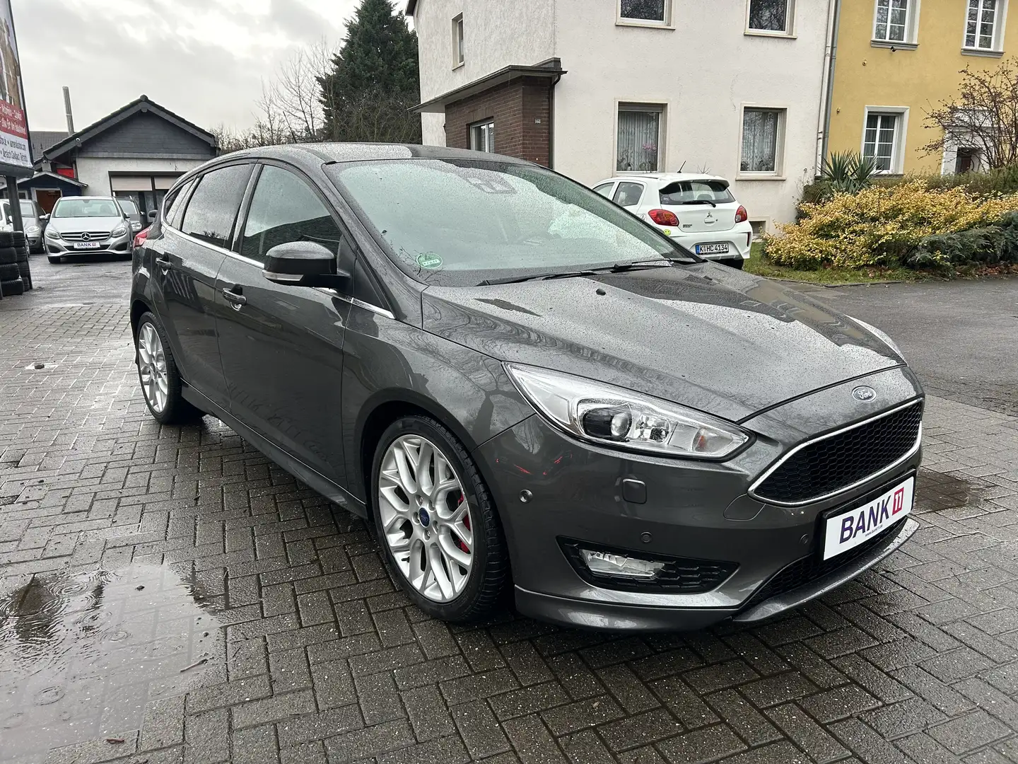 Ford Focus Titanium/ TÜV Neu/ Inspektion Neu/ Finanzierung Grau - 2