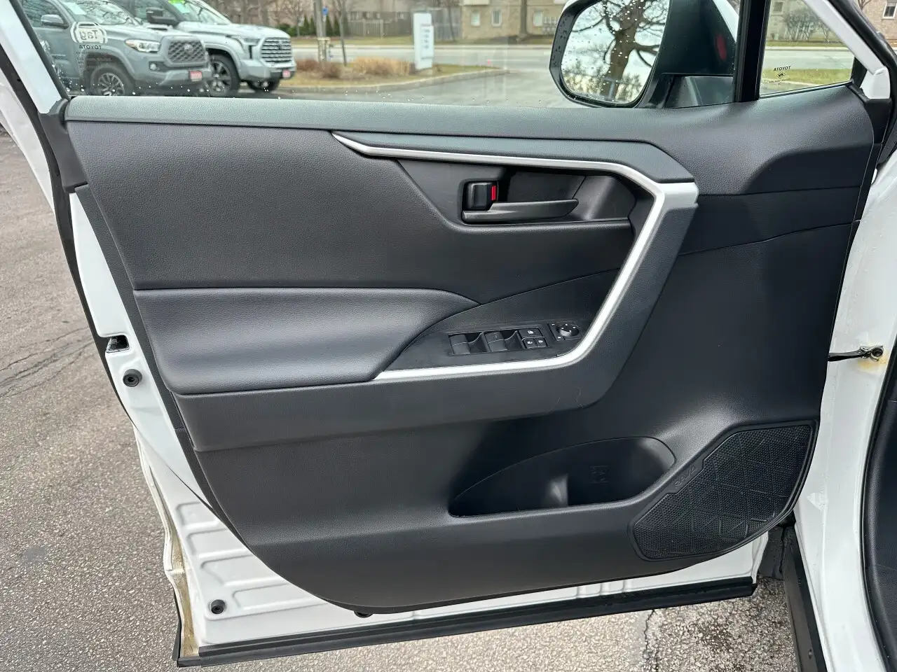 Toyota RAV 4 снимка Toyota RAV 4