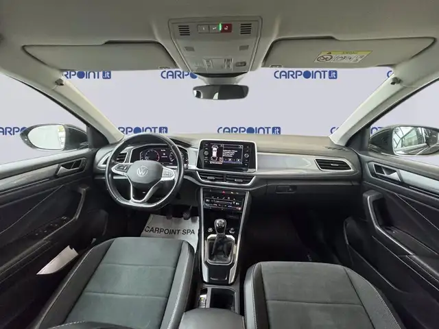 Volkswagen T-Roc view 11