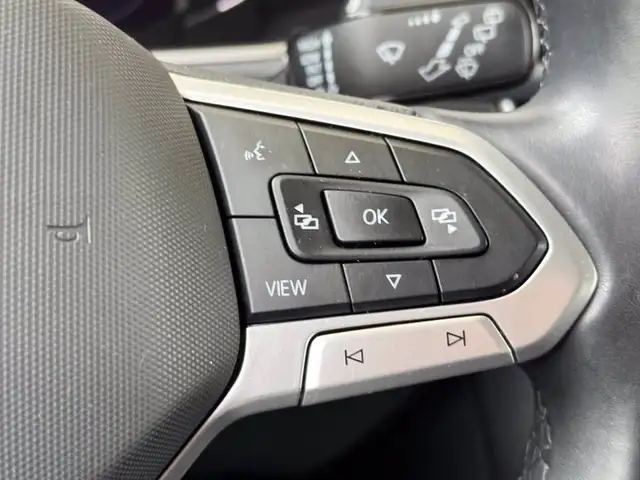 Volkswagen T-Roc view 22