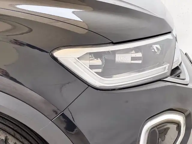 Volkswagen T-Roc view 14