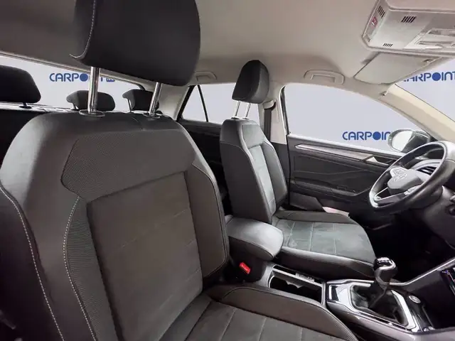 Volkswagen T-Roc view 8