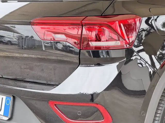 Volkswagen T-Roc view 17