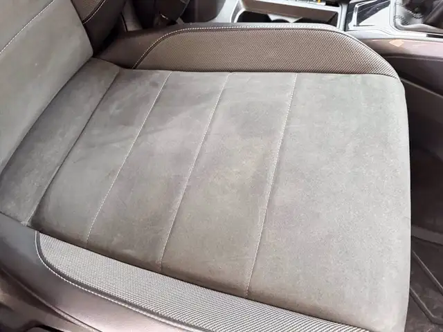 Volkswagen T-Roc view 9