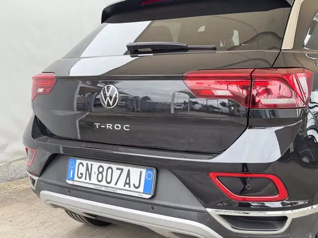 Volkswagen T-Roc view 18
