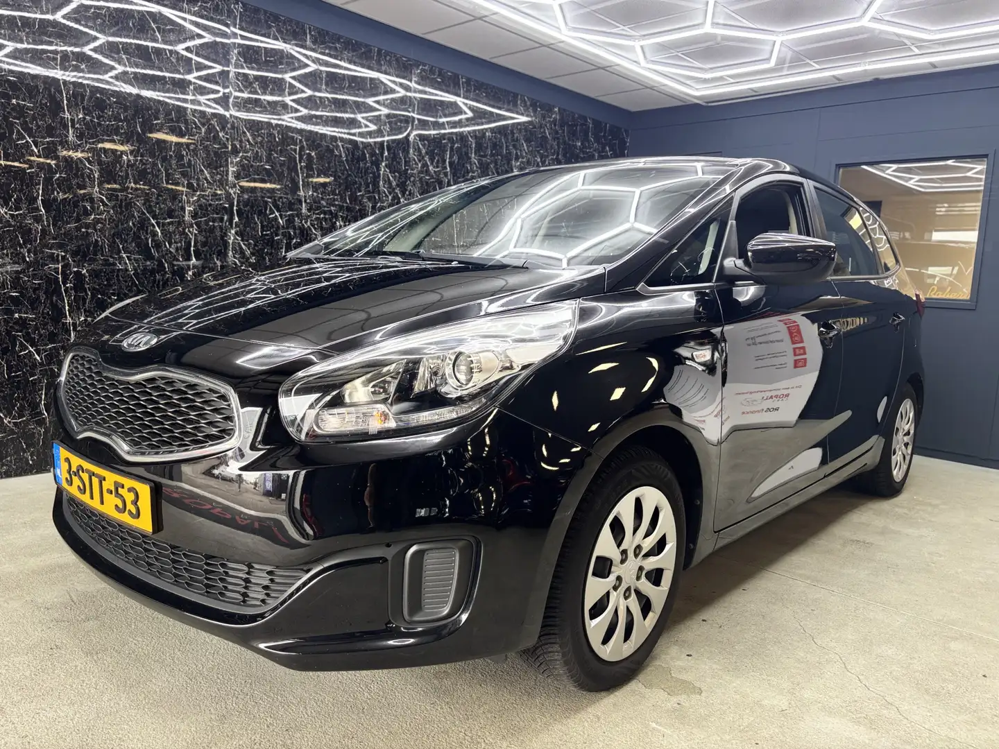 Kia Carens 1.6 GDi ComfortLine 7p Zwart - 1