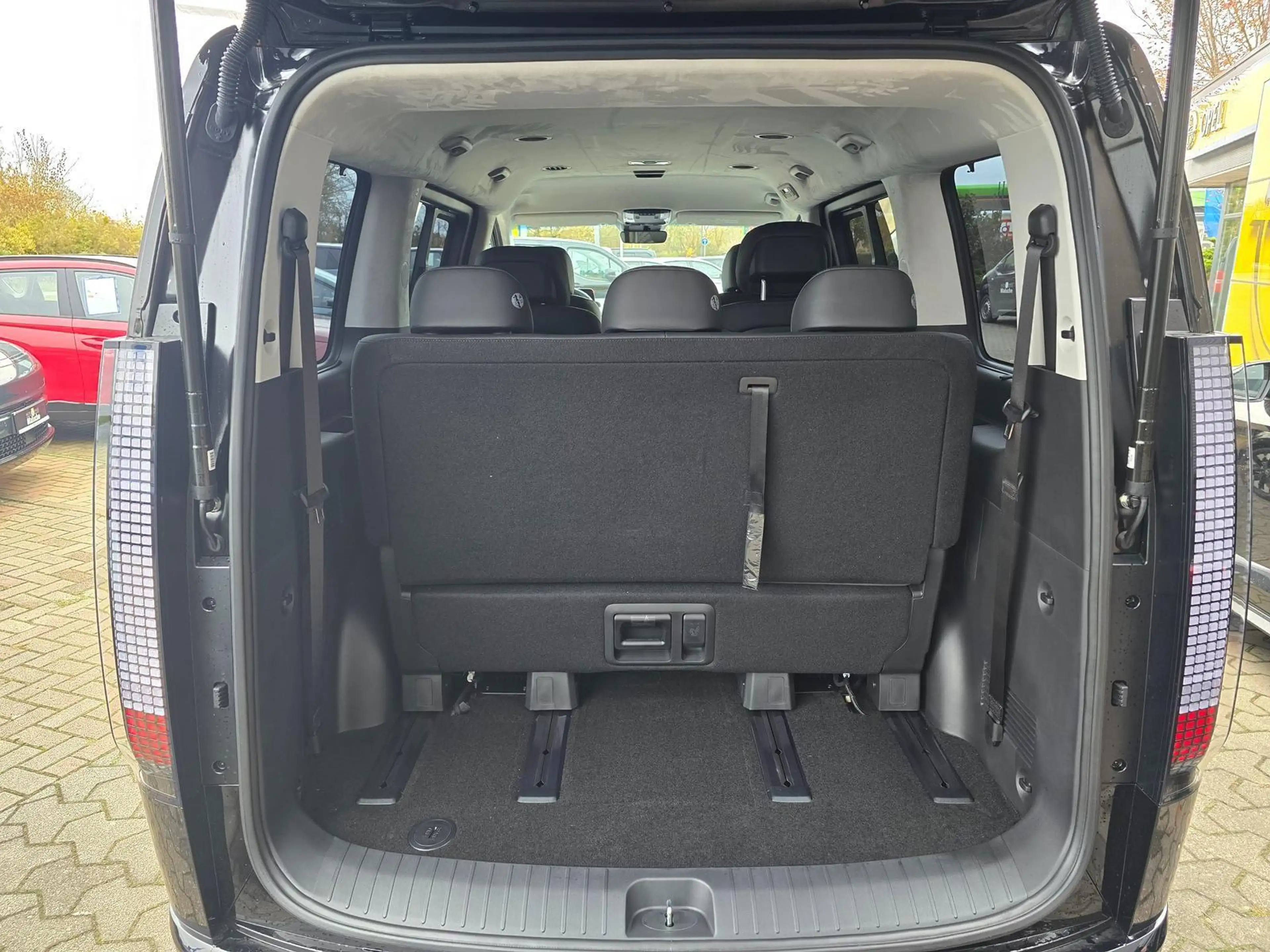 Hyundai STARIA Signature HEV 7-Sitze+Navi+elektr. Heckkl — photo 9