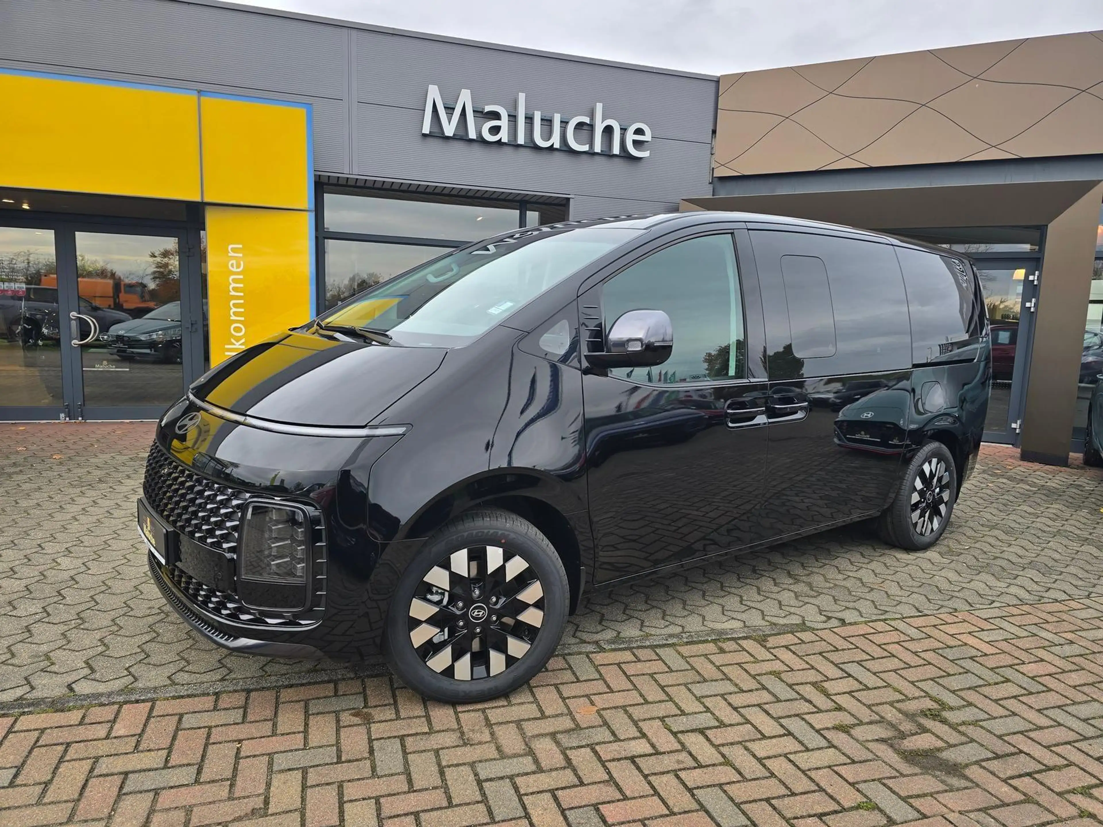 Hyundai STARIA Signature HEV 7-Sitze+Navi+elektr. Heckkl — photo 2
