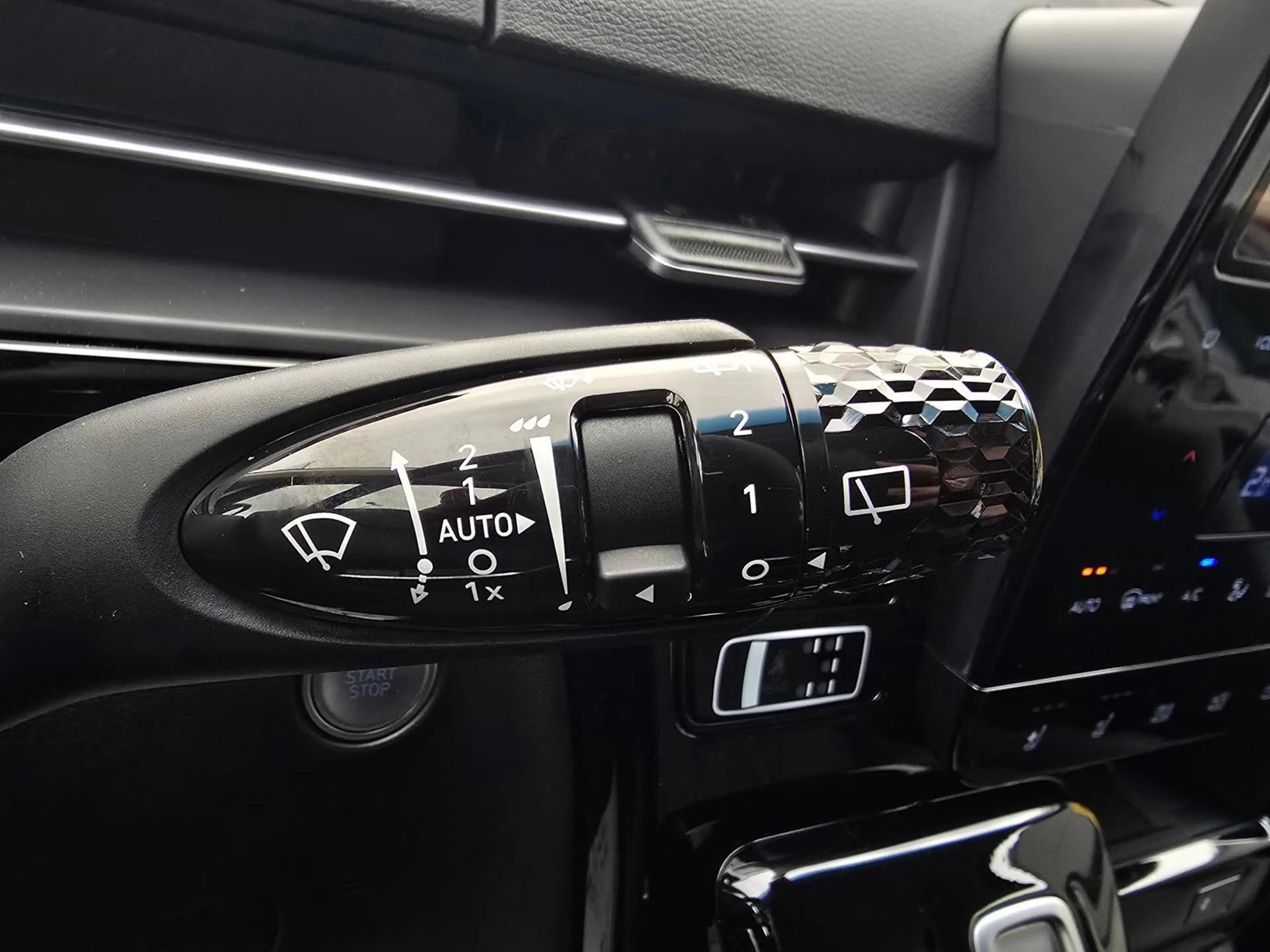 Hyundai STARIA Signature HEV 7-Sitze+Navi+elektr. Heckkl — photo 15