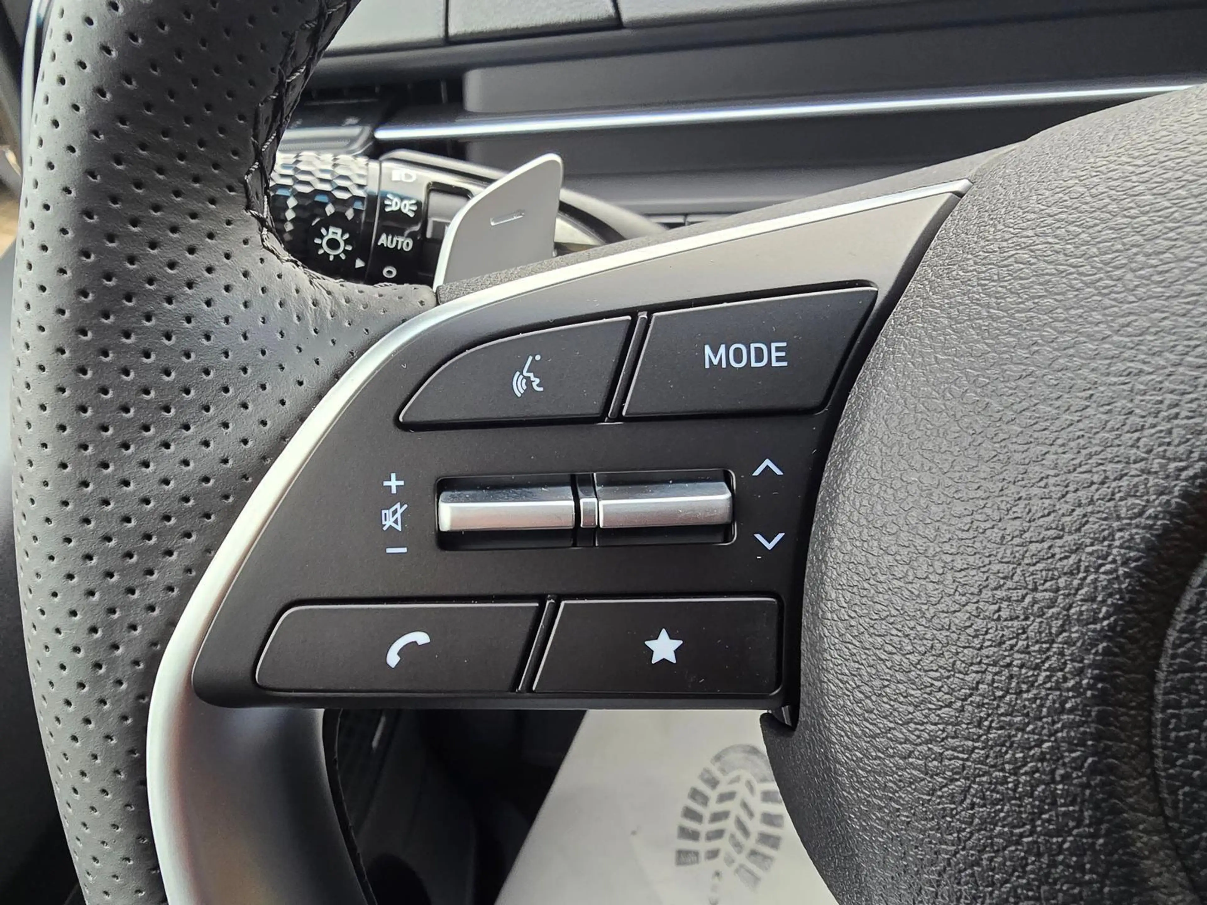 Hyundai STARIA Signature HEV 7-Sitze+Navi+elektr. Heckkl — photo 12