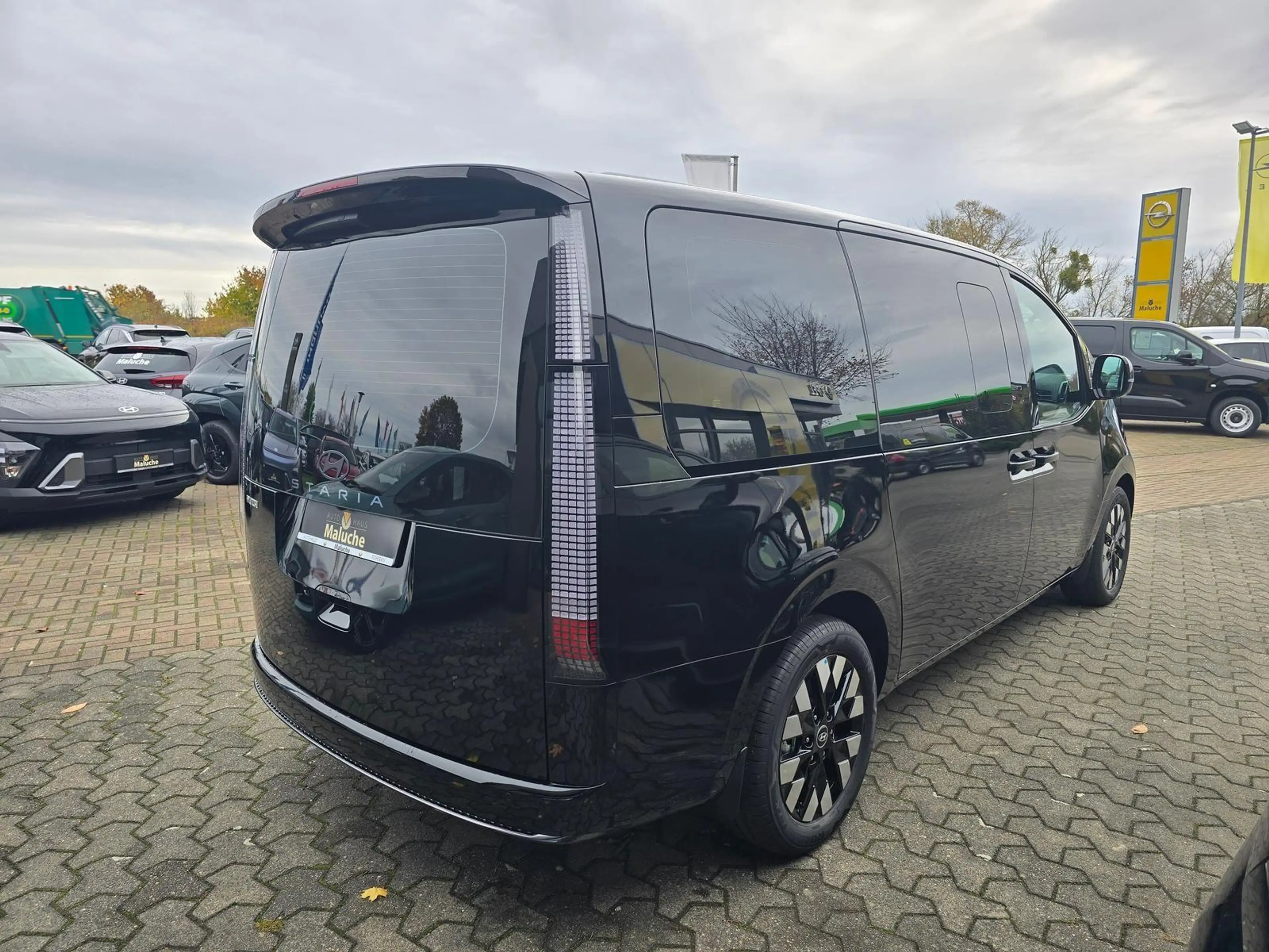 Hyundai STARIA Signature HEV 7-Sitze+Navi+elektr. Heckkl — photo 7