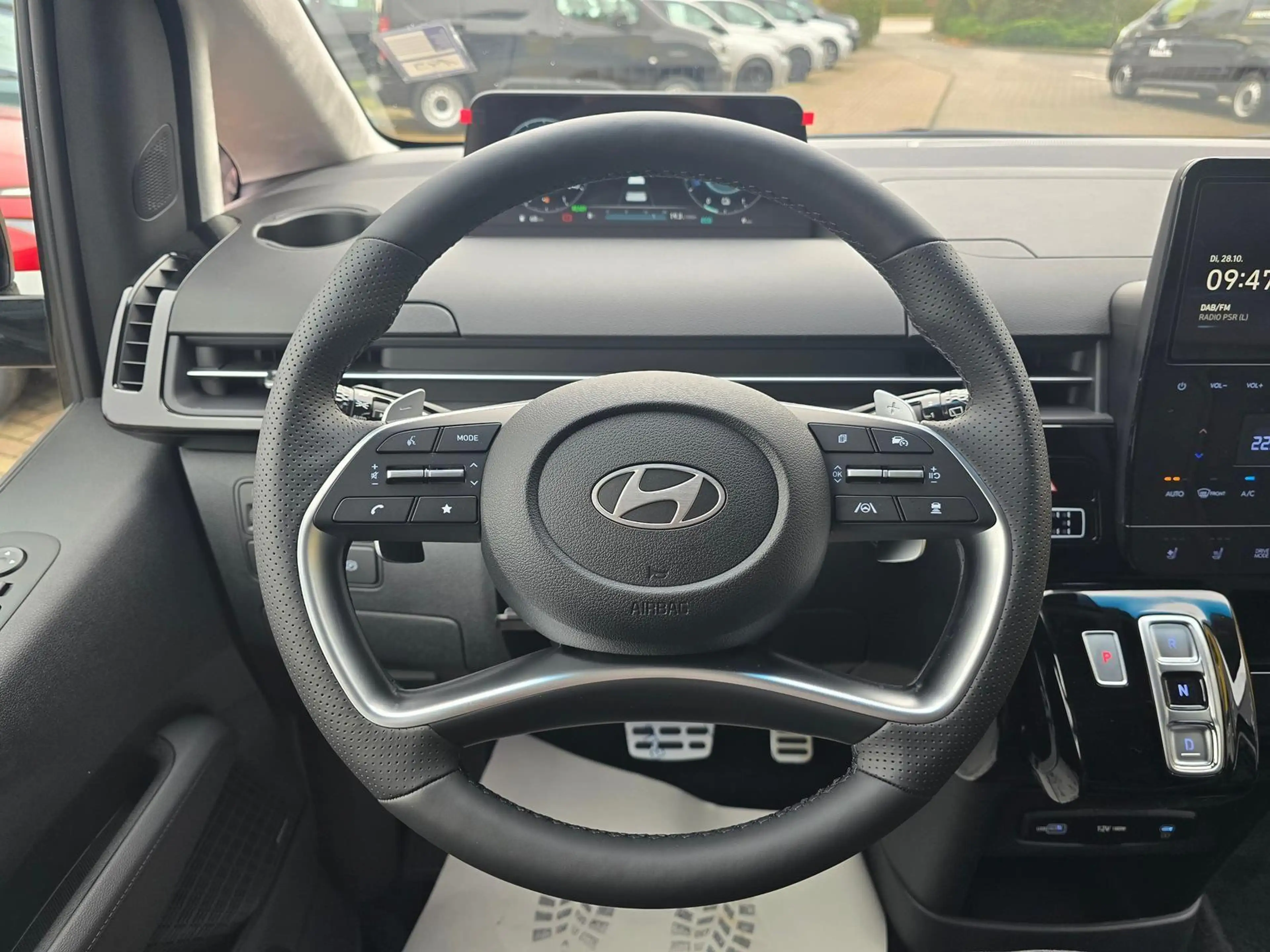 Hyundai STARIA Signature HEV 7-Sitze+Navi+elektr. Heckkl — photo 11