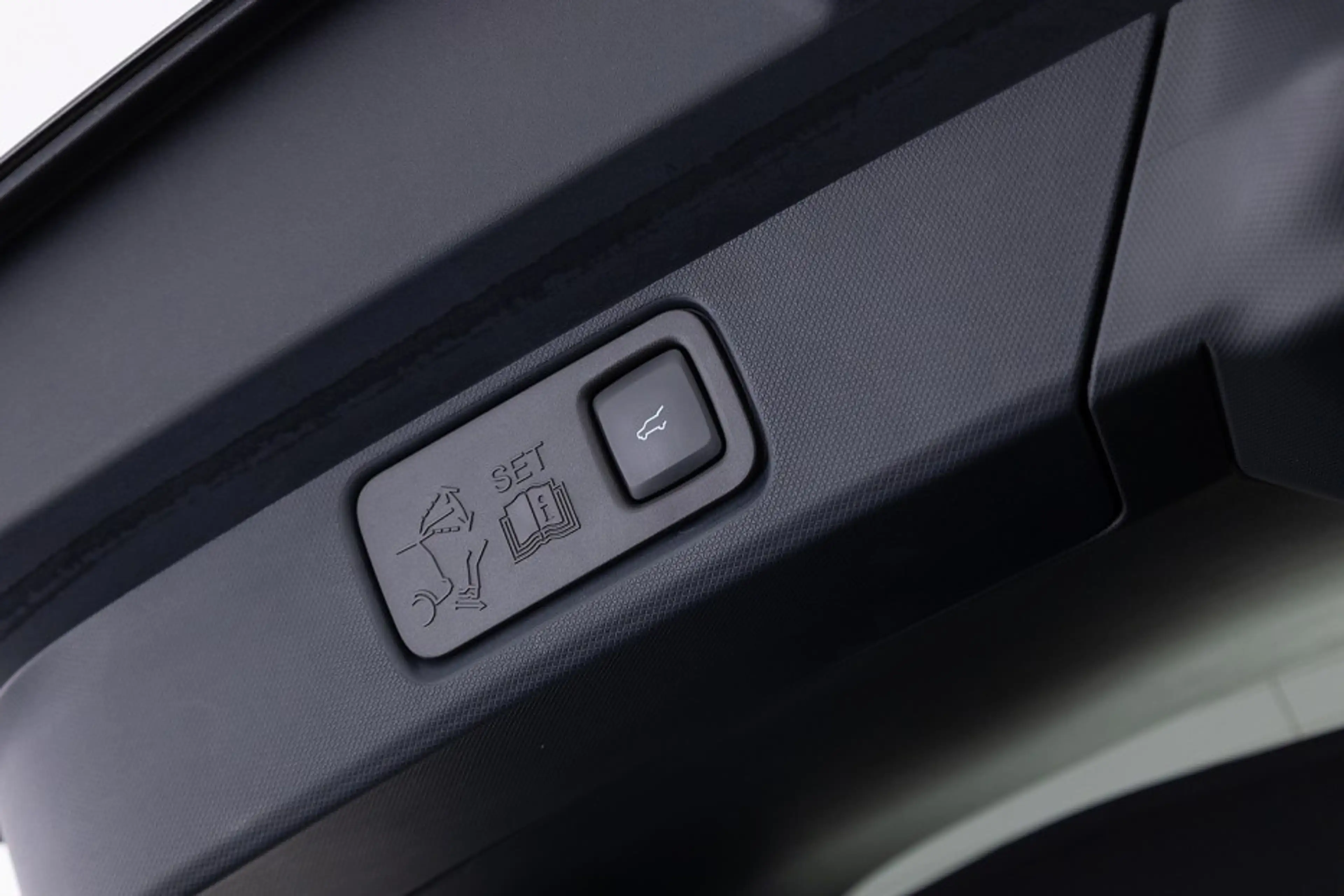 Ford Mustang Mach-E AWD 75 kWh | B&O | LEDER | Full LED | EL. STOELEN — photo 24