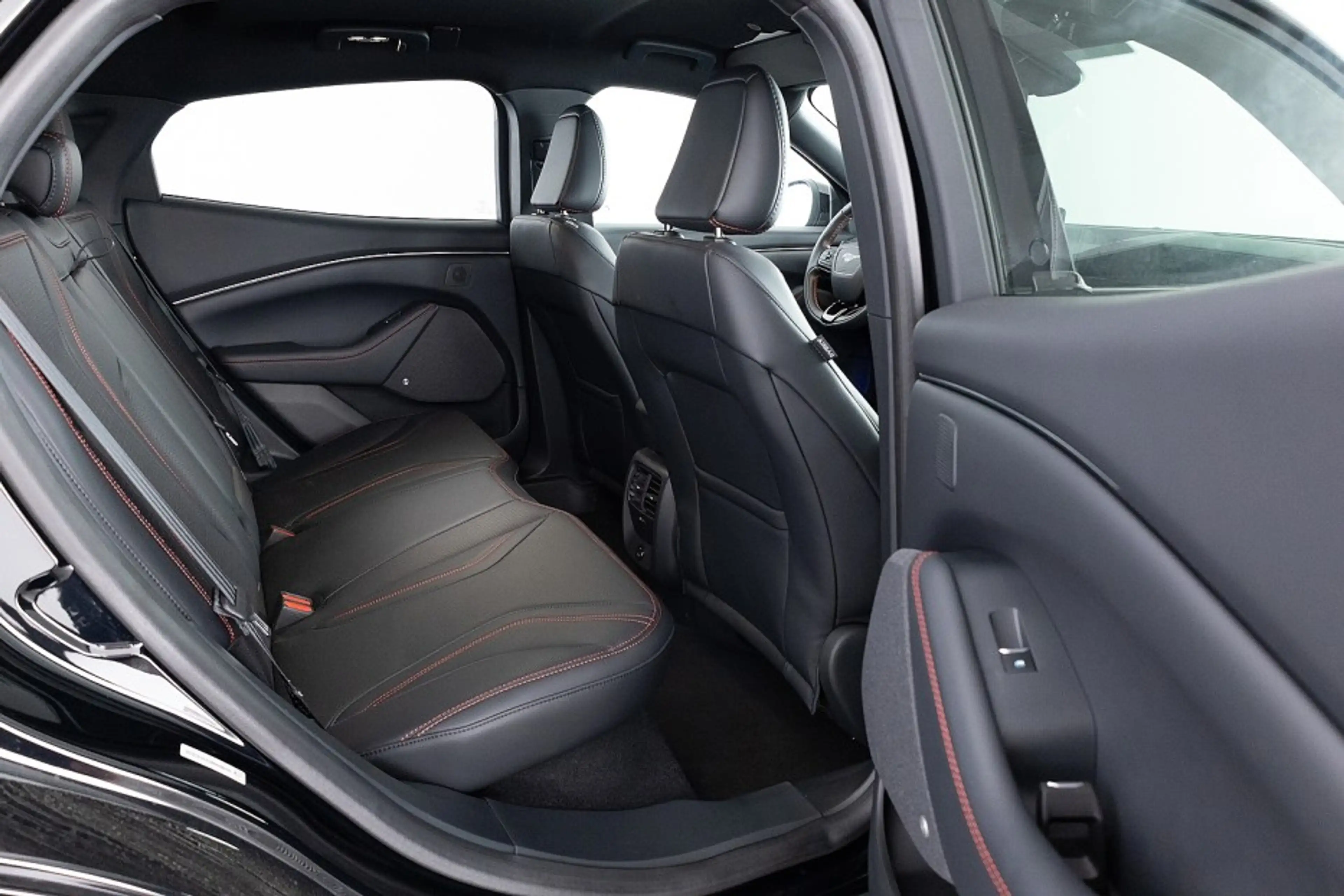 Ford Mustang Mach-E AWD 75 kWh | B&O | LEDER | Full LED | EL. STOELEN — photo 9