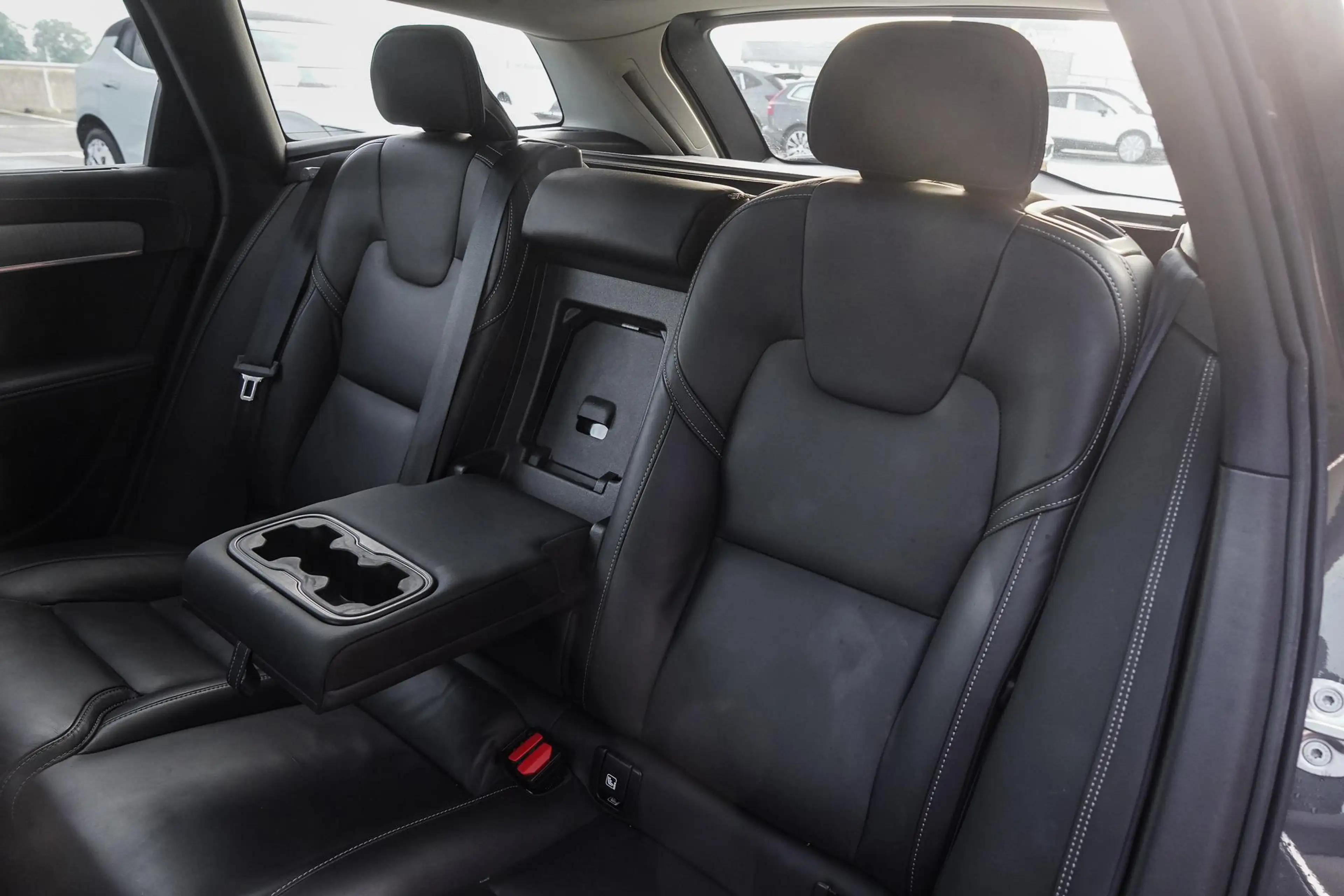 Volvo V90 2.0 T8 Plug-in hybrid AWD Ultra Executive Edition — photo 14