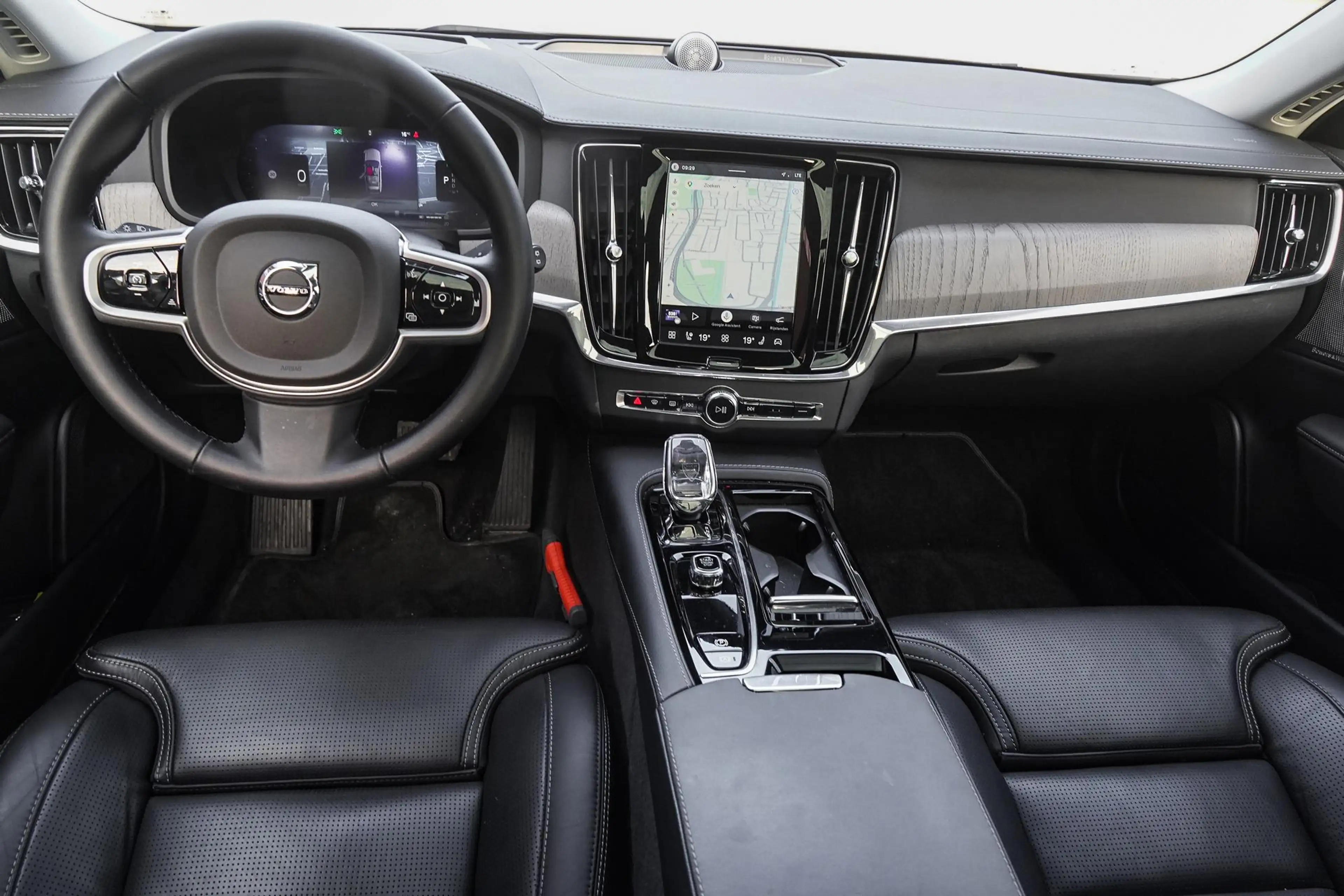 Volvo V90 2.0 T8 Plug-in hybrid AWD Ultra Executive Edition — photo 13