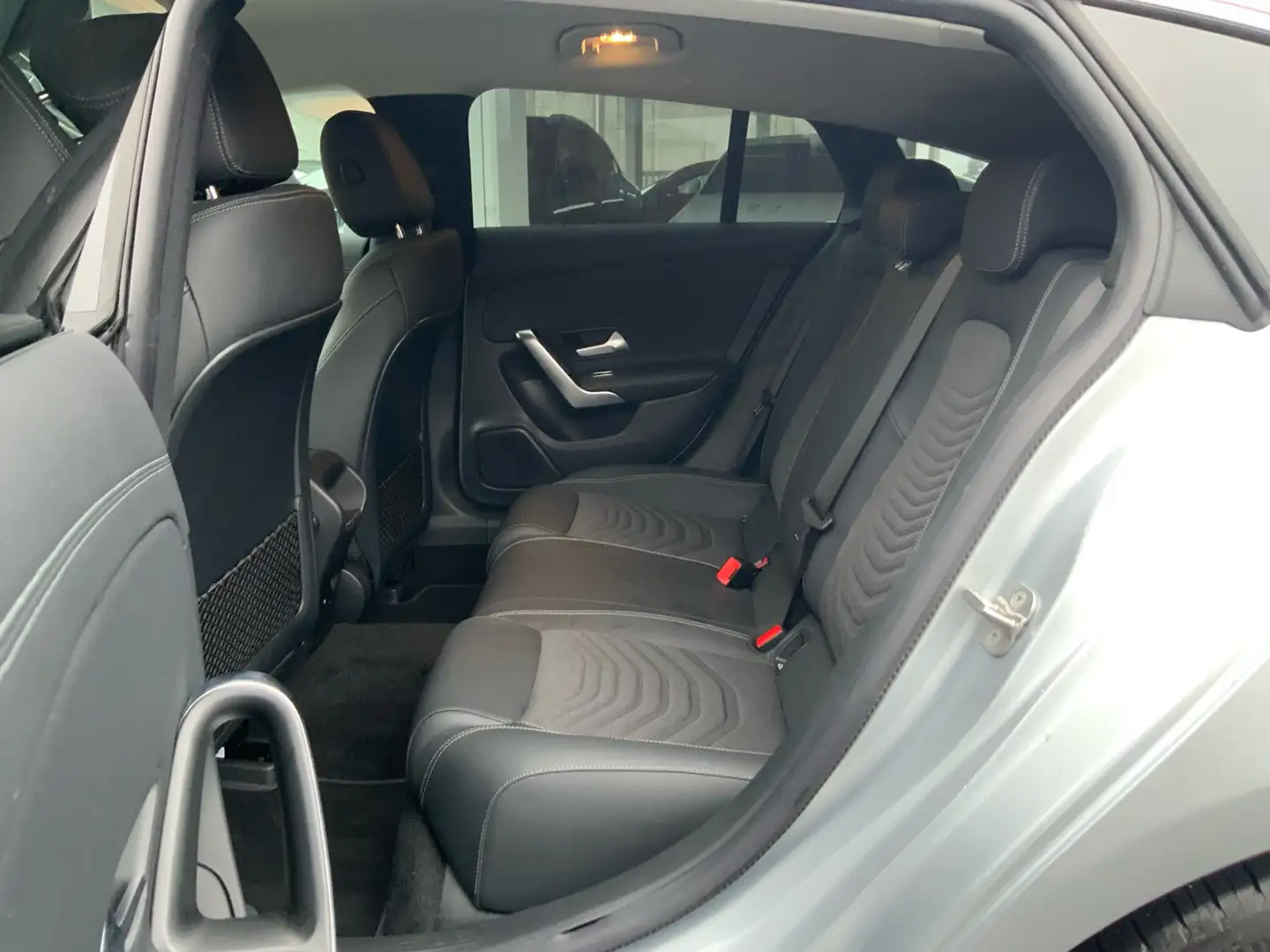 Mercedes-Benz CLA 180 Shooting Brake 7G-DCT Edition Progressive Line Zilver - 2