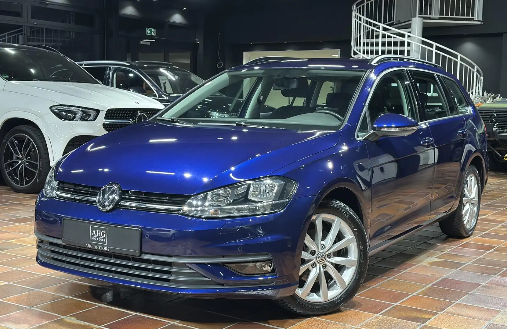 Volkswagen Golf VARIANT 1.6 TDI KLIMAAUTO TEMPO SHZ PDC 1HD Bleu - 1