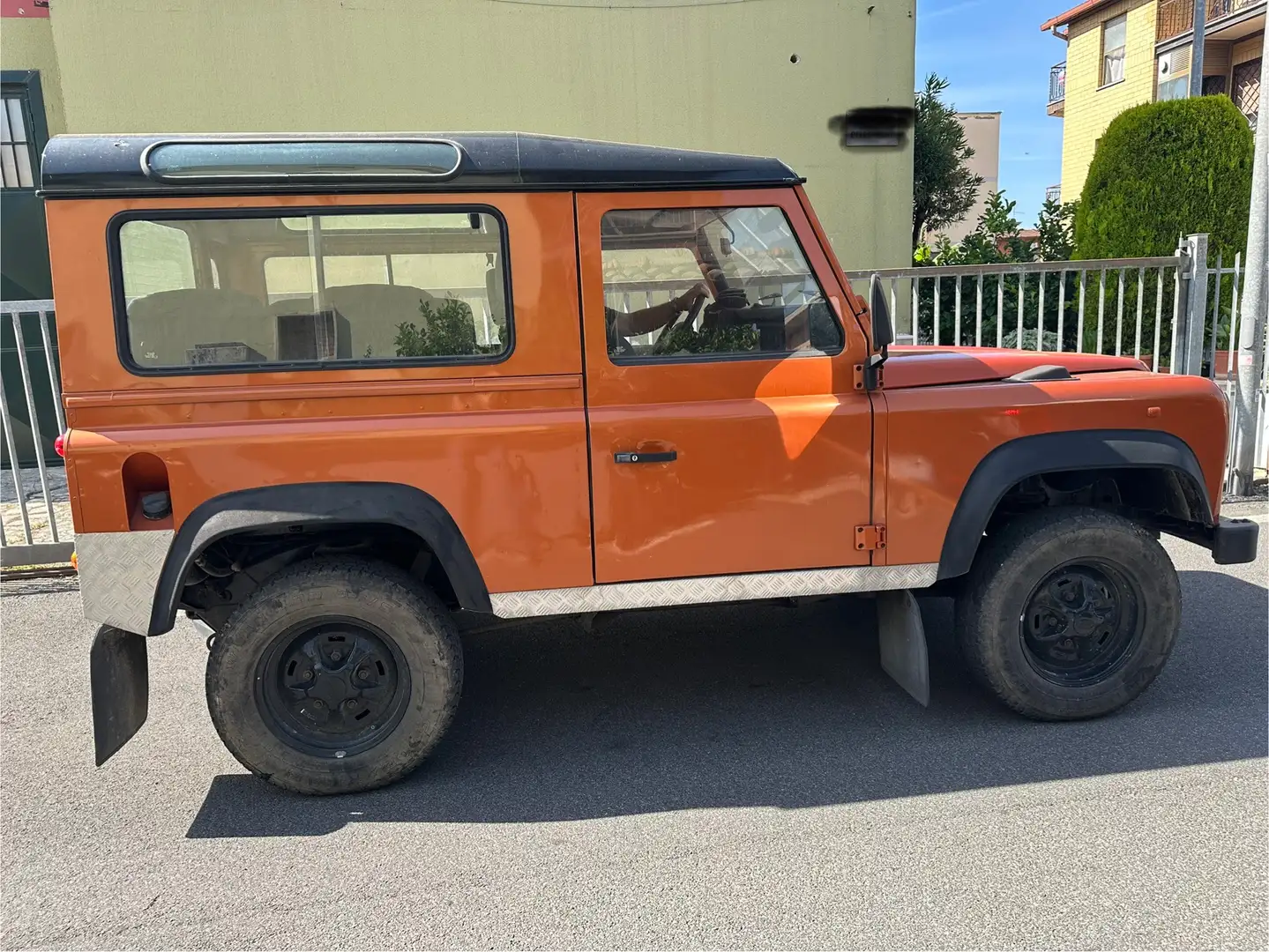 Land Rover Defender 90 Hard Top - 2