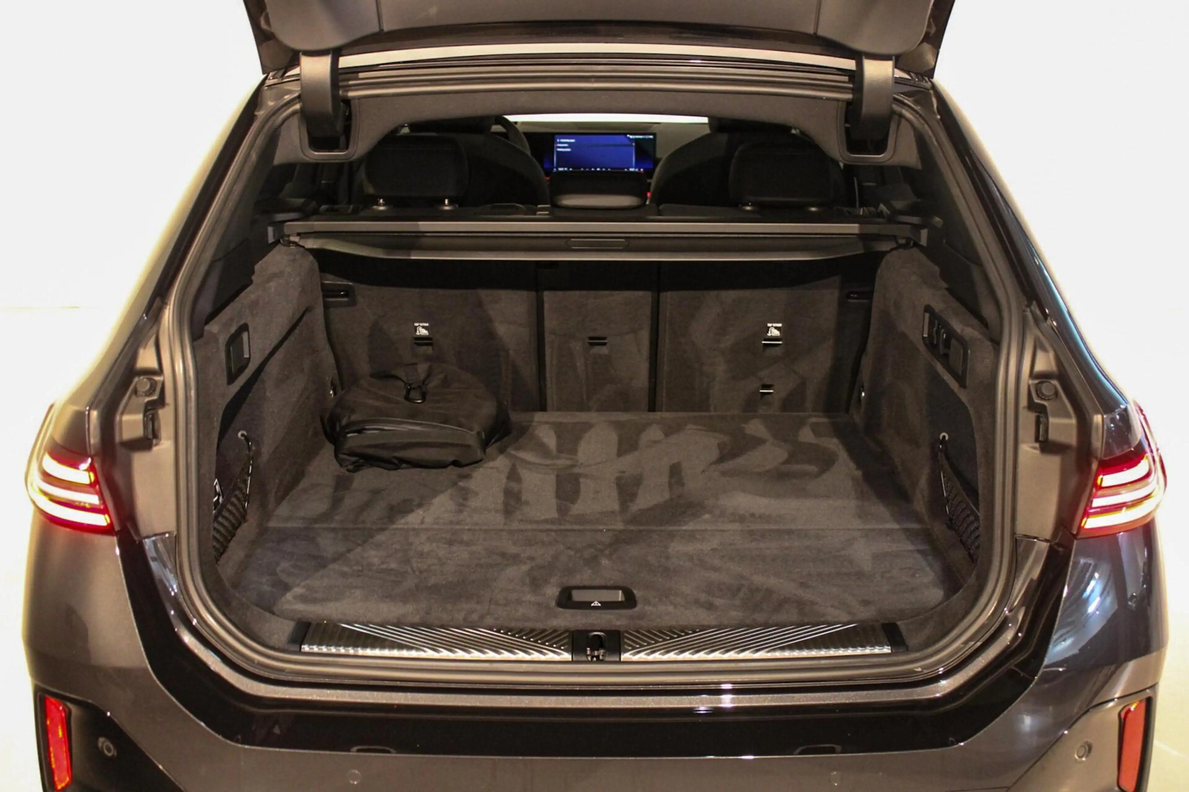 BMW 550 5-serie Touring 550e xDrive B&W | PANO | 4w-bestur — photo 15
