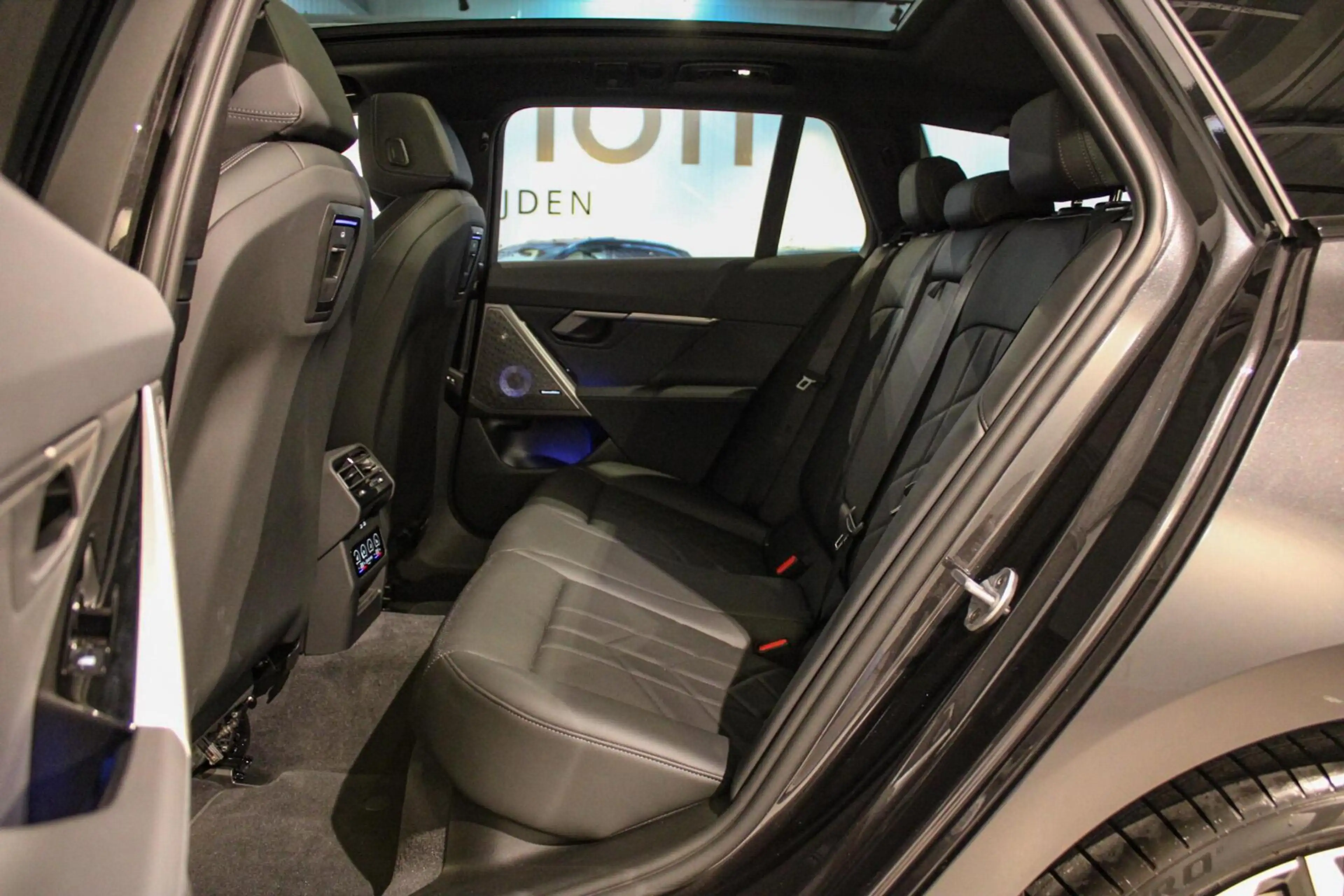 BMW 550 5-serie Touring 550e xDrive B&W | PANO | 4w-bestur — photo 13