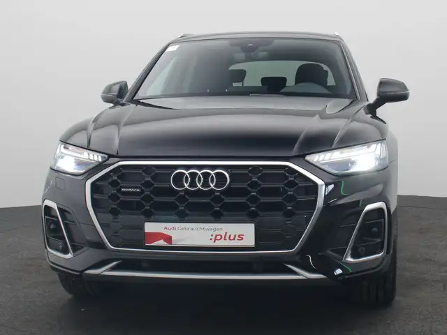 Audi Q5 view 3