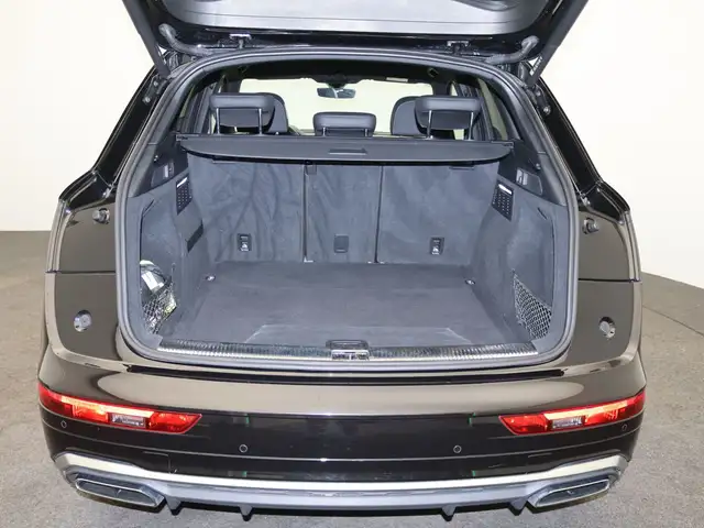 Audi Q5 view 8