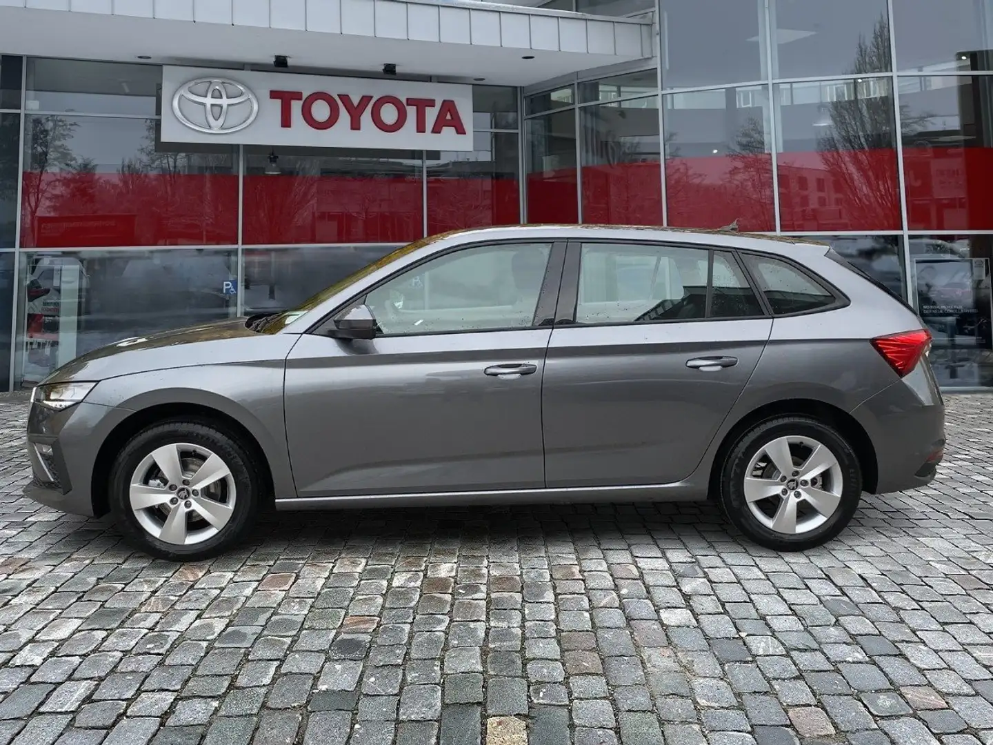 Skoda Scala 1.0 TSI Selection Ungefahren*Top Kombi Gris - 2