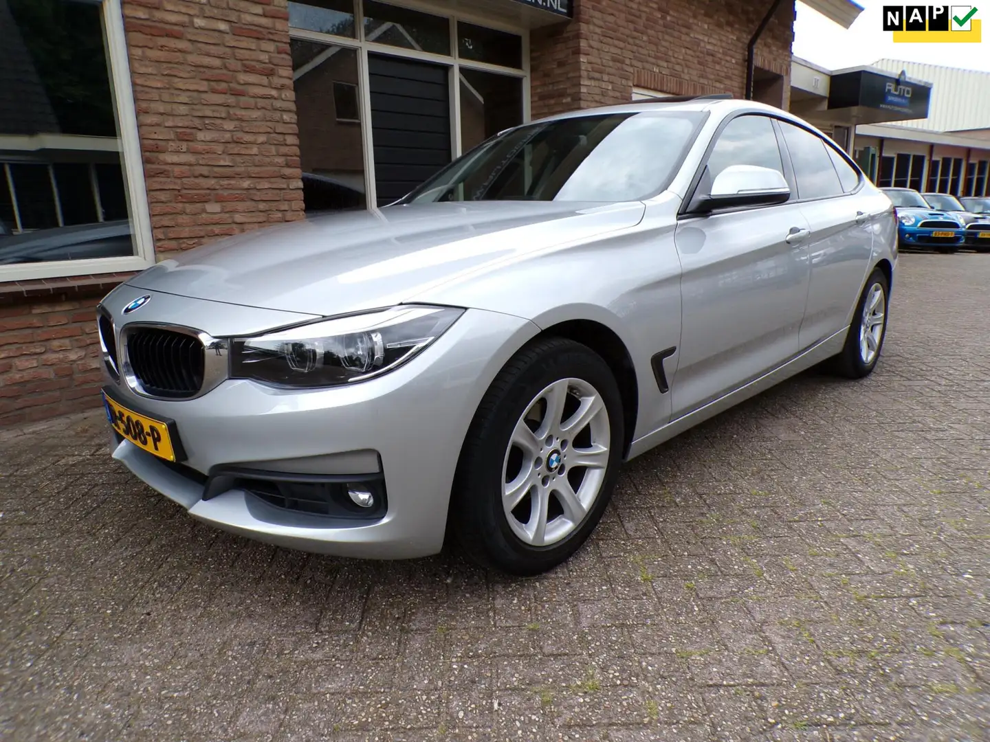 BMW 320 3-serie Gran Turismo 320i Automaat / Panoramadak Grey - 1
