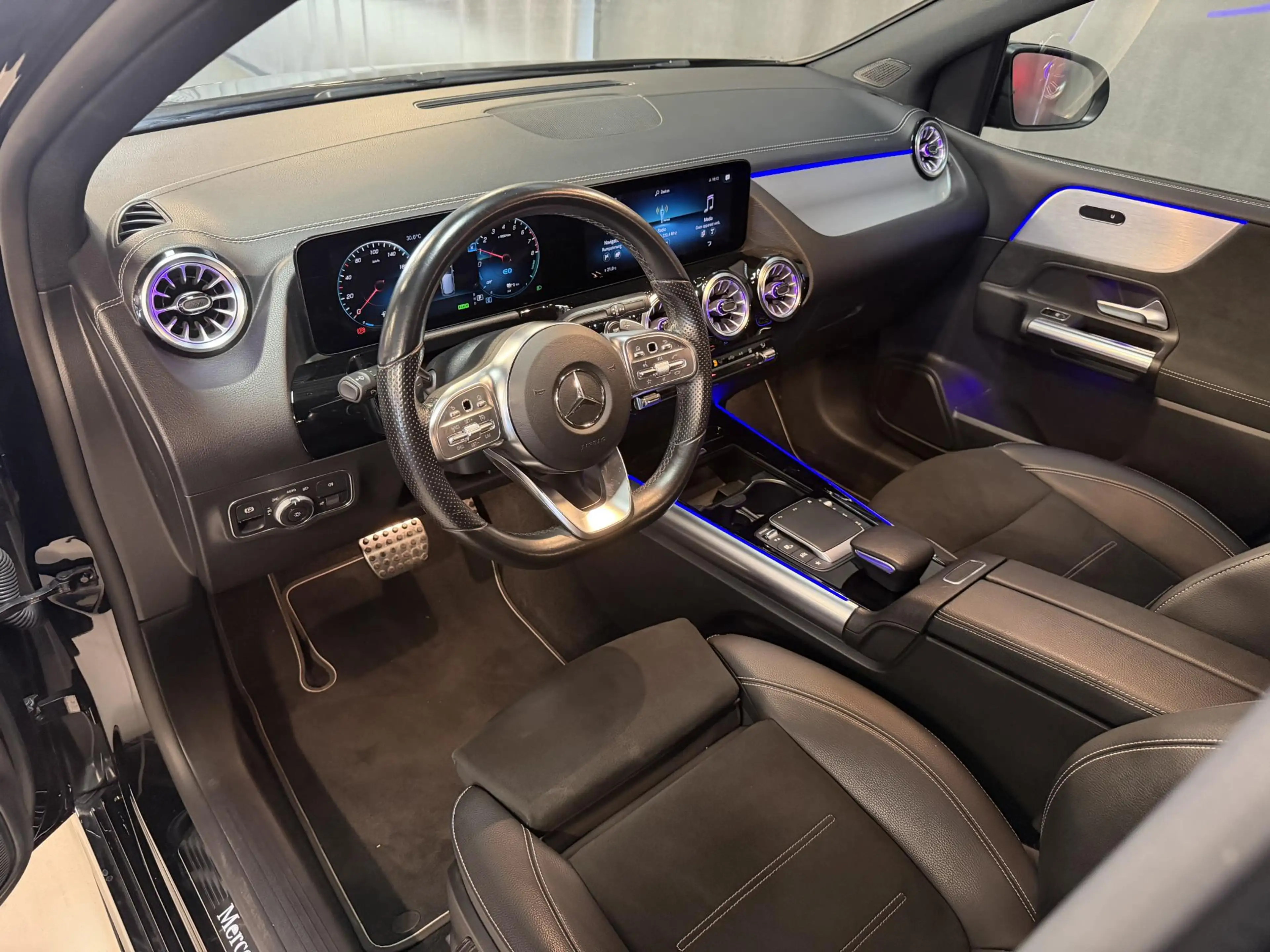 Mercedes-Benz B 250 e AMG Line 18''/Dodehoek/Camera/Keyless/Sfeerverli — photo 21
