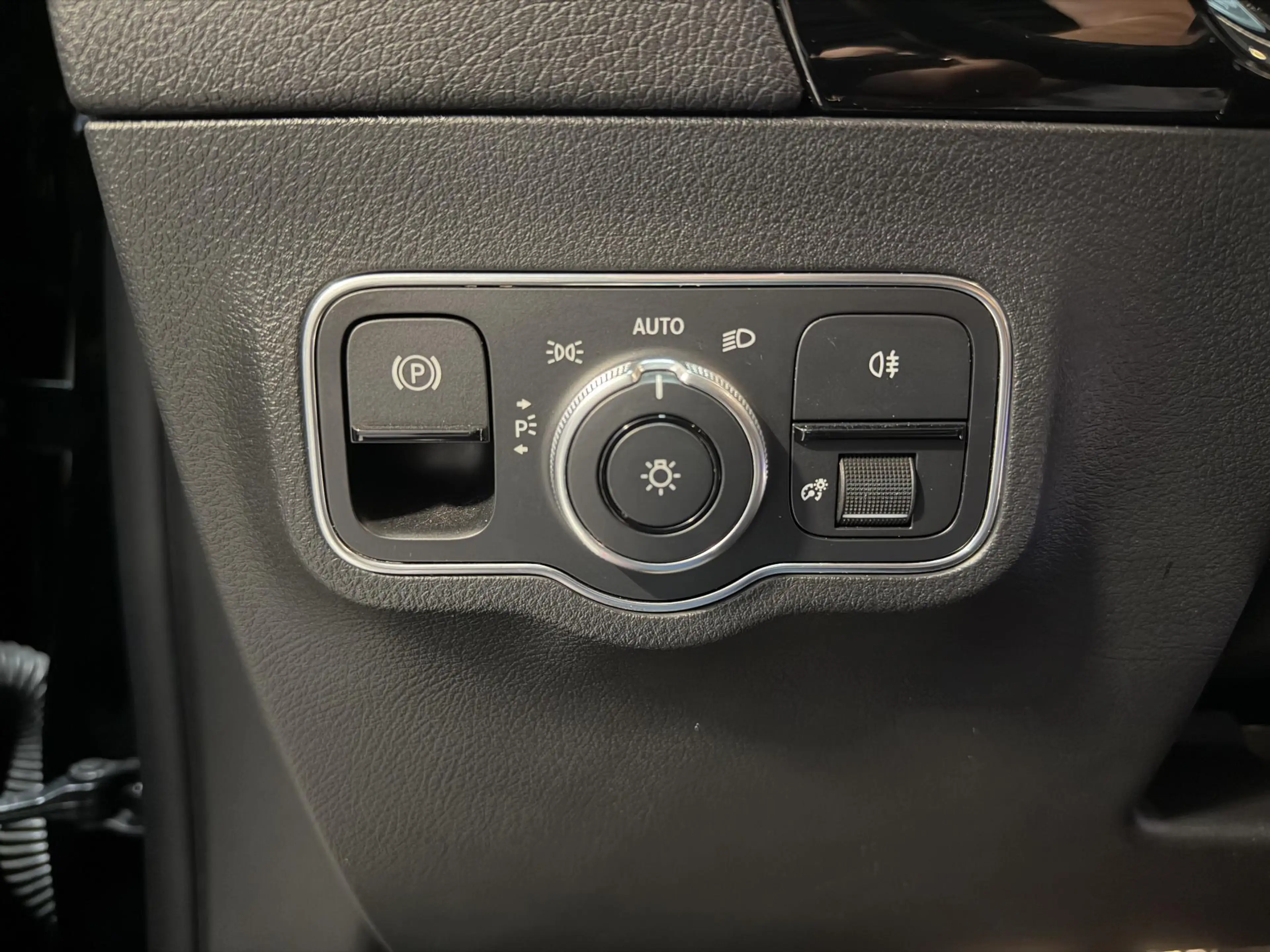Mercedes-Benz B 250 e AMG Line 18''/Dodehoek/Camera/Keyless/Sfeerverli — photo 22