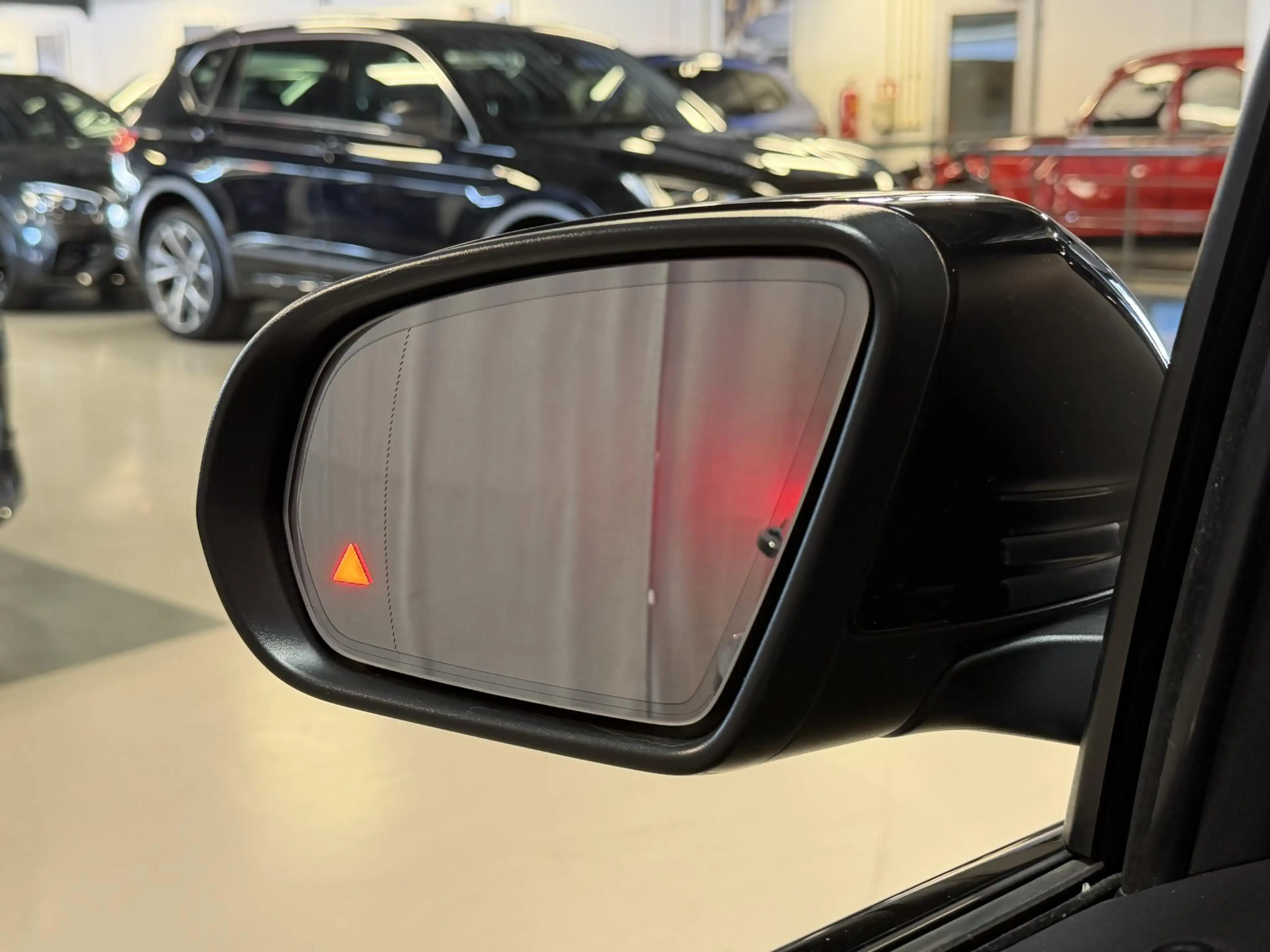 Mercedes-Benz B 250 e AMG Line 18''/Dodehoek/Camera/Keyless/Sfeerverli — photo 10