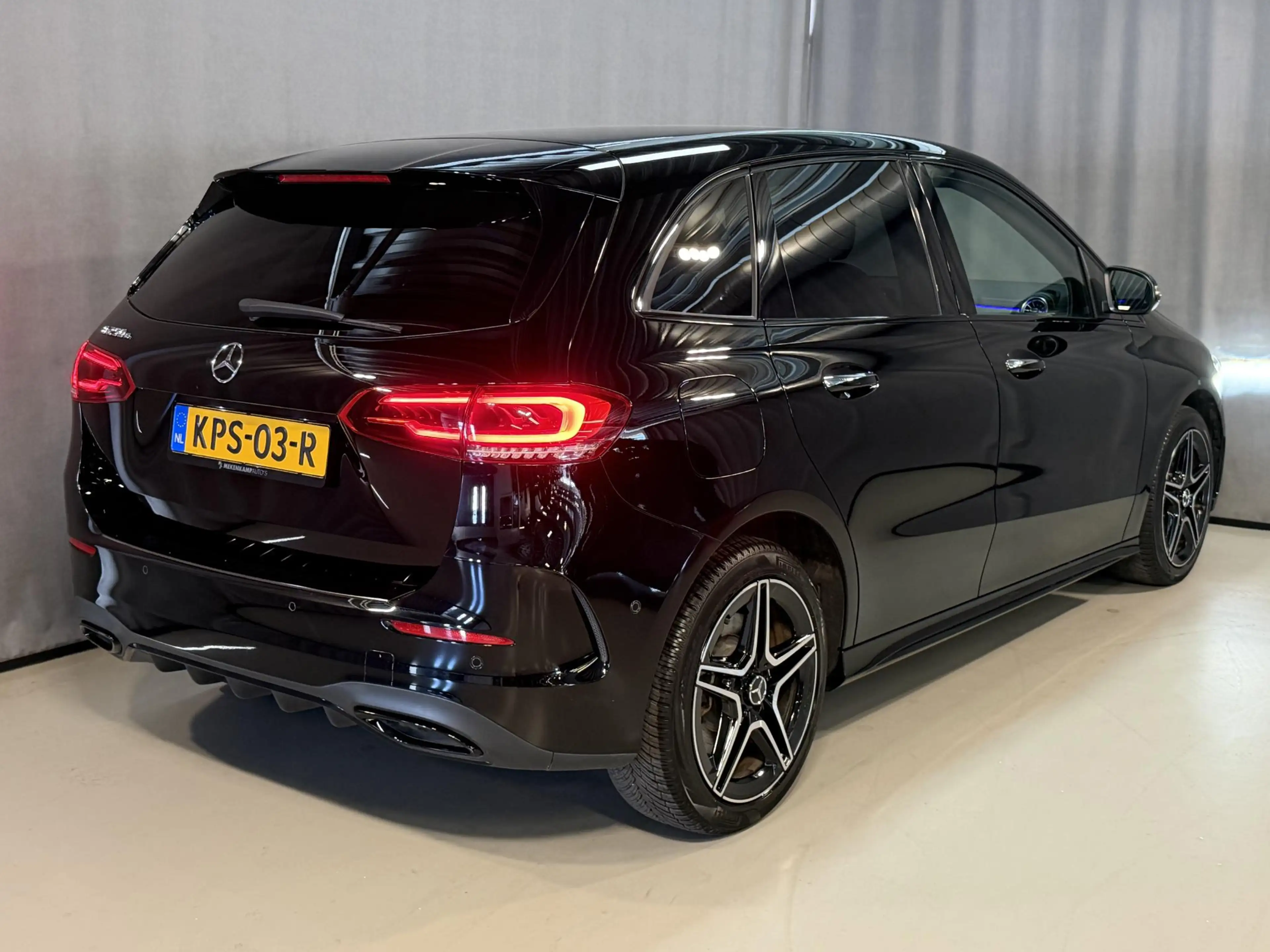 Mercedes-Benz B 250 e AMG Line 18''/Dodehoek/Camera/Keyless/Sfeerverli — photo 2