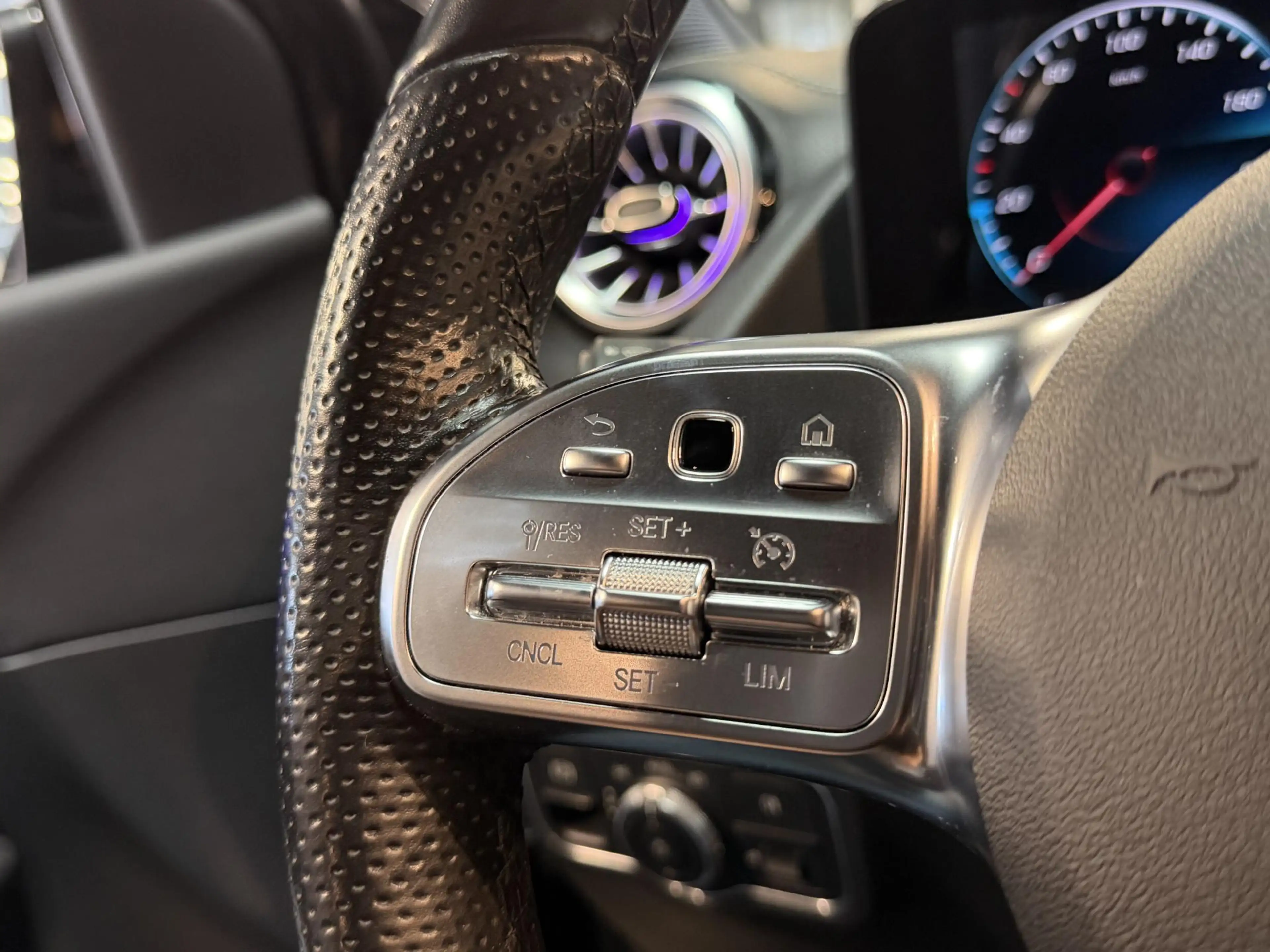Mercedes-Benz B 250 e AMG Line 18''/Dodehoek/Camera/Keyless/Sfeerverli — photo 12