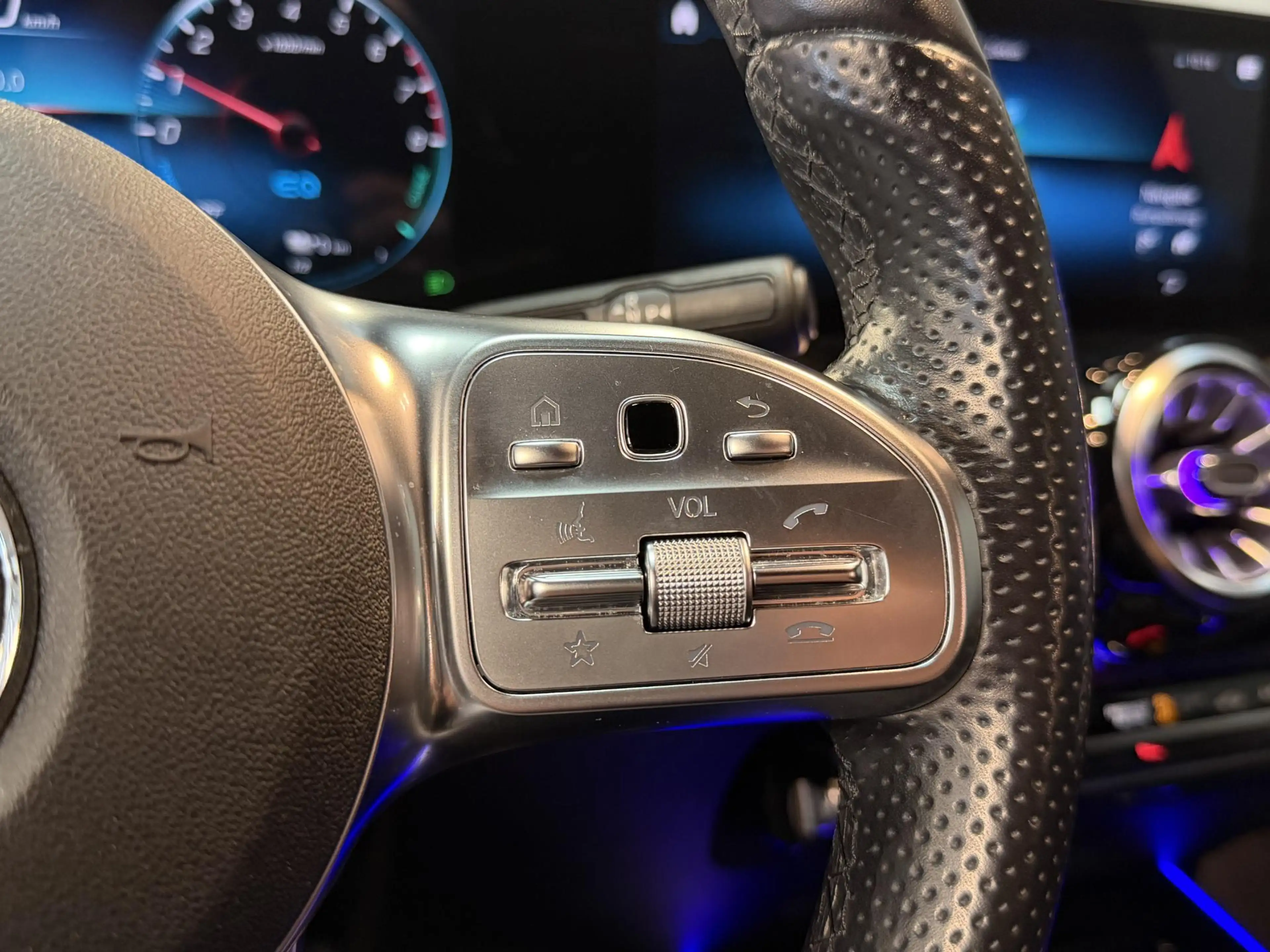 Mercedes-Benz B 250 e AMG Line 18''/Dodehoek/Camera/Keyless/Sfeerverli — photo 13