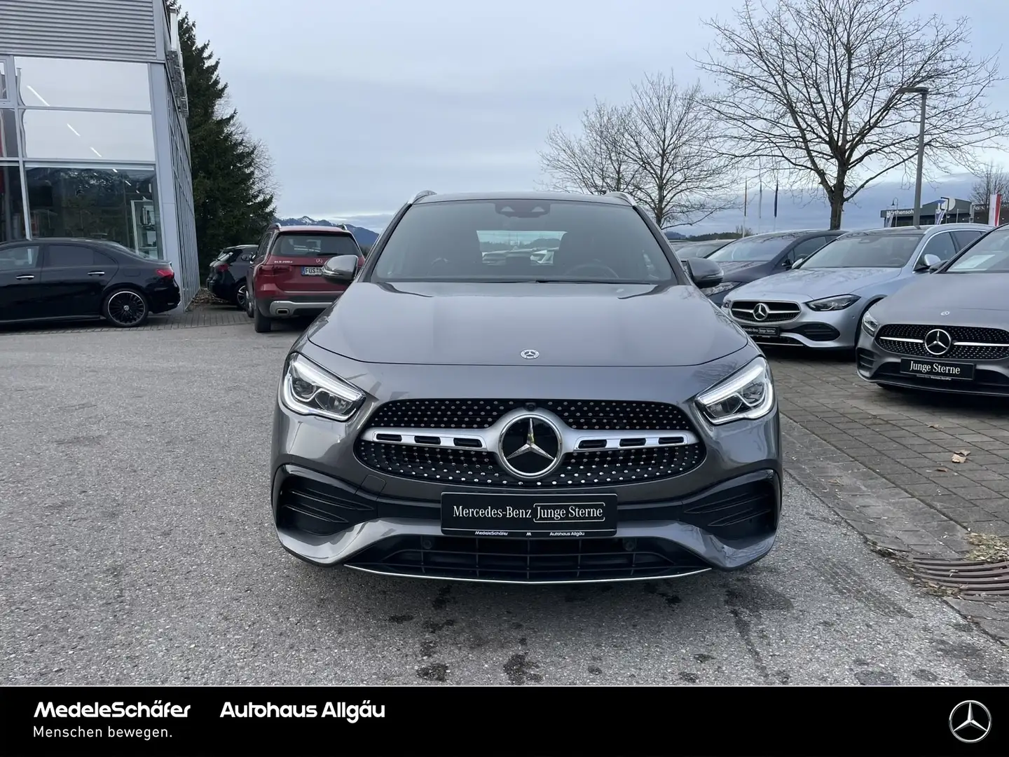 Mercedes-Benz GLA 250 GLA 250 4M AMG AHK Distro Pano Led Keyl AdSound Grau - 2