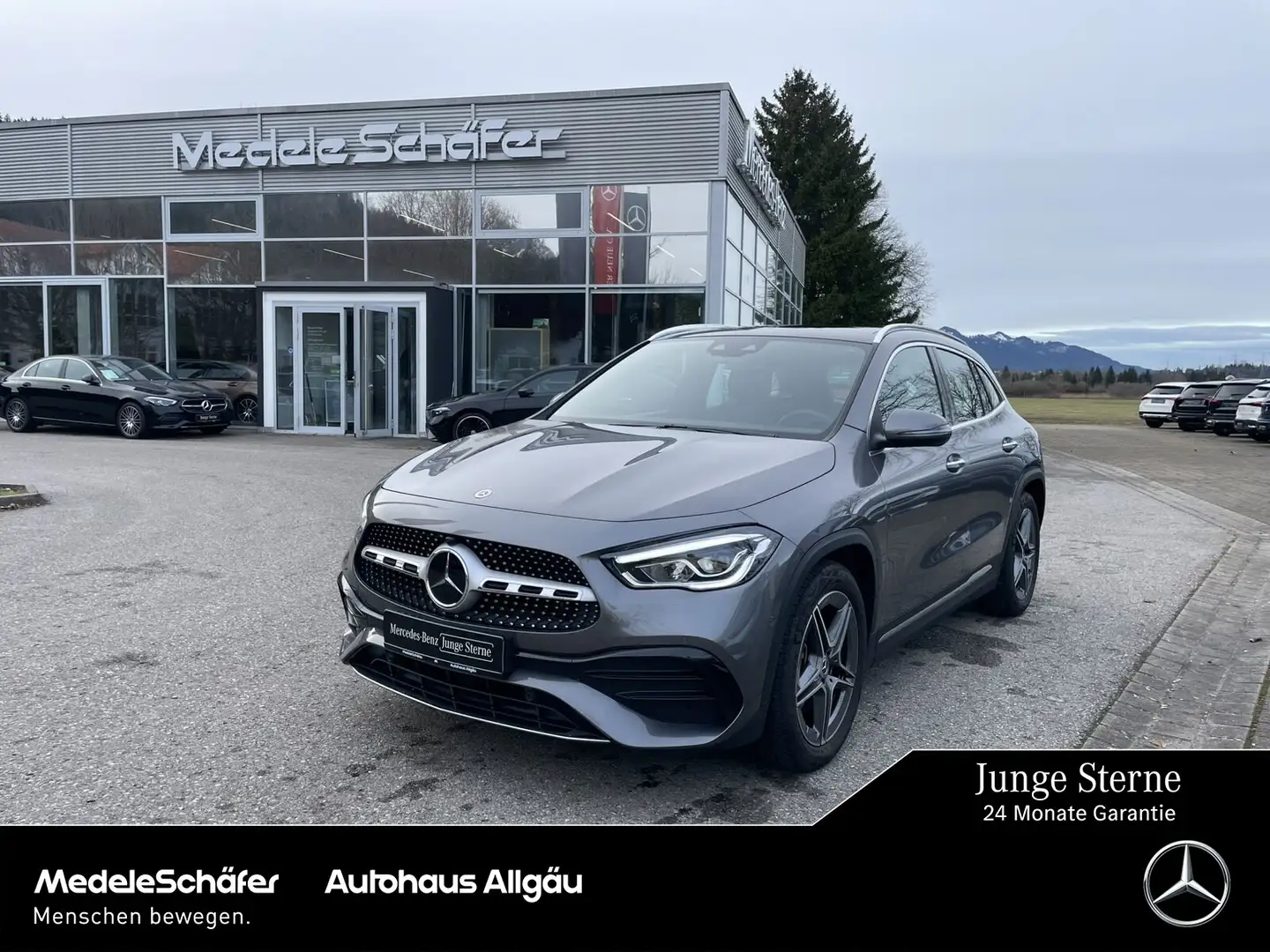 Mercedes-Benz GLA 250 GLA 250 4M AMG AHK Distro Pano Led Keyl AdSound Grau - 1