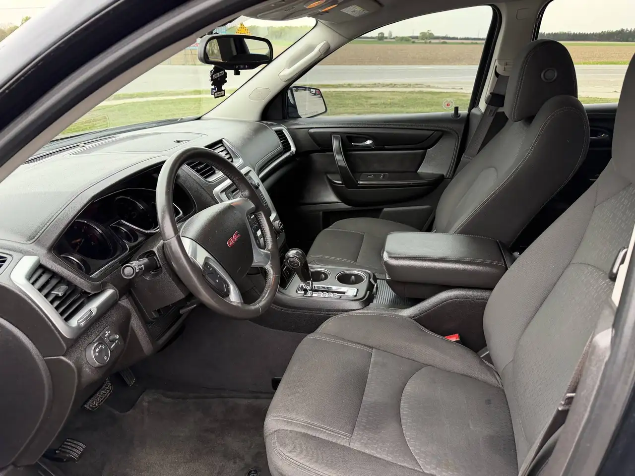 GMC Acadia снимка GMC Acadia