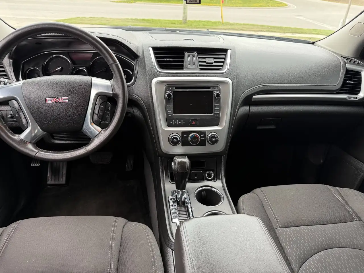 GMC Acadia снимка GMC Acadia