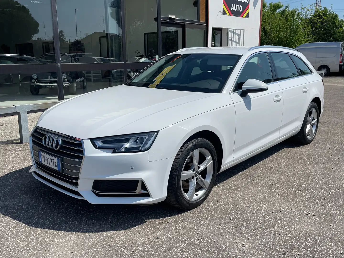 Audi A4 Avant 40 g-tron Business Sport 170cv s-tronic Bianco - 1