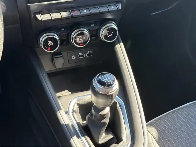 Mitsubishi Colt view 14