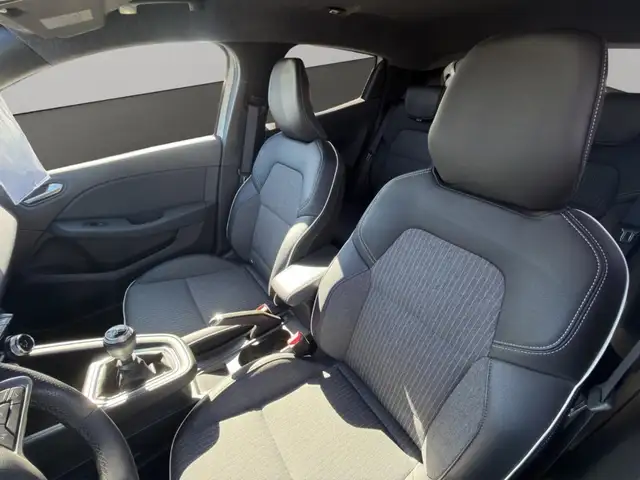 Mitsubishi Colt view 9