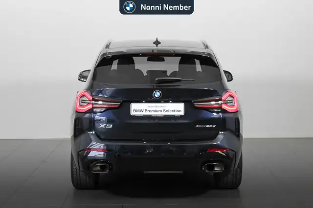 BMW X3 view 4