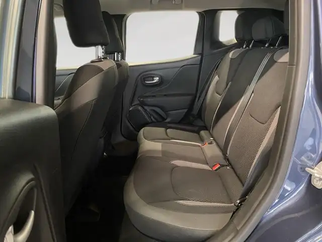 Jeep Renegade view 8