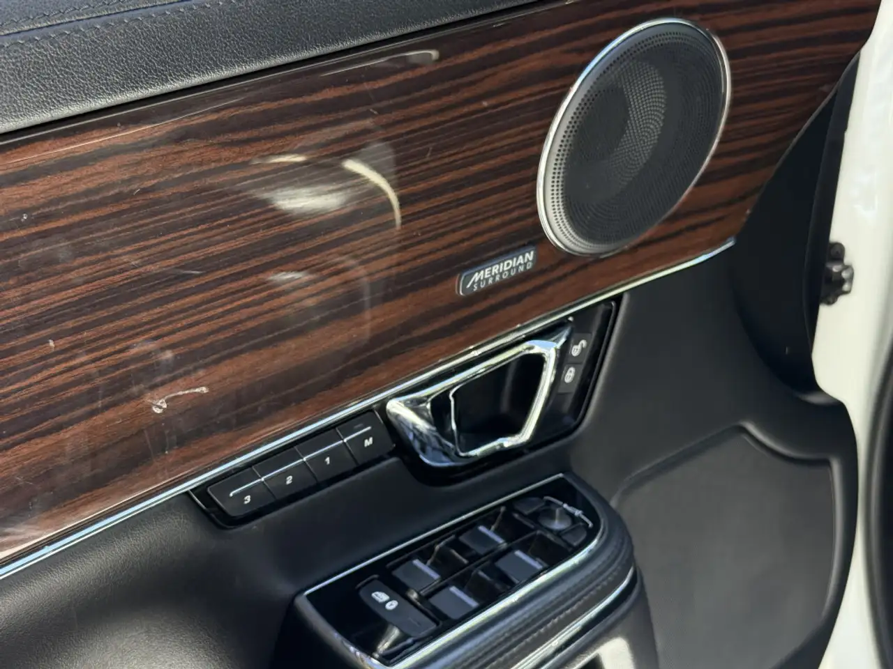 Jaguar XJ снимка Jaguar XJ