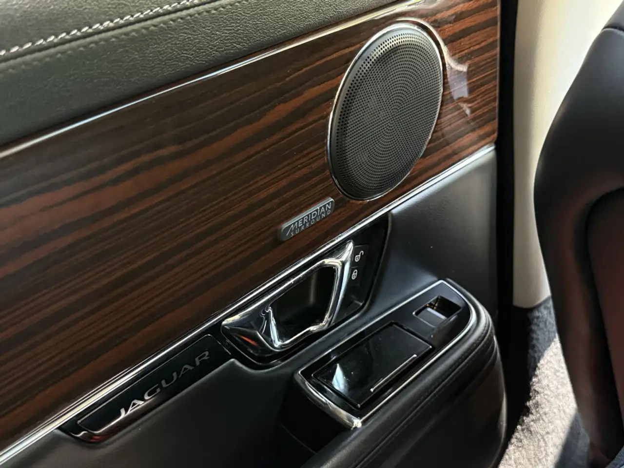 Jaguar XJ снимка Jaguar XJ
