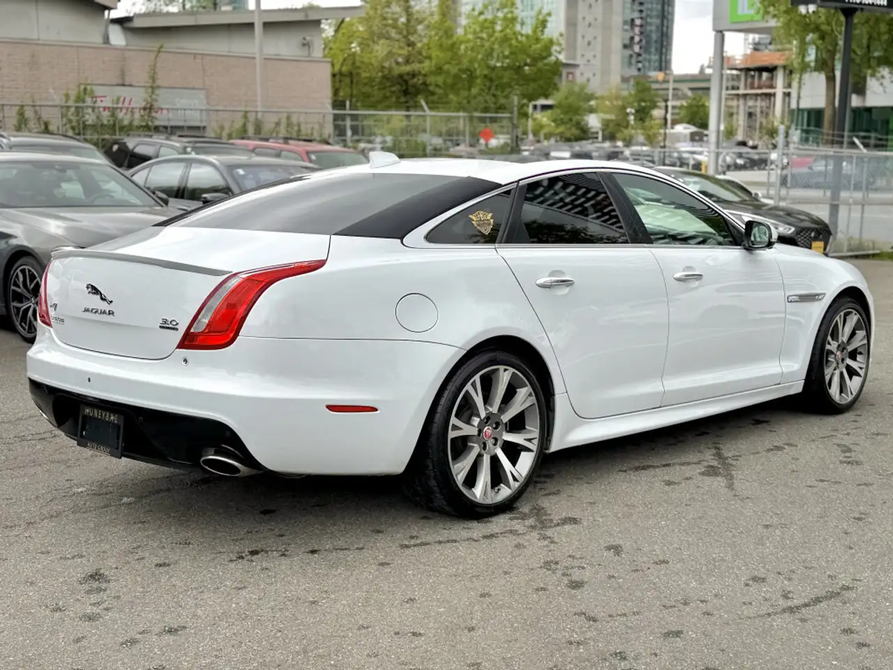 Jaguar XJ снимка Jaguar XJ